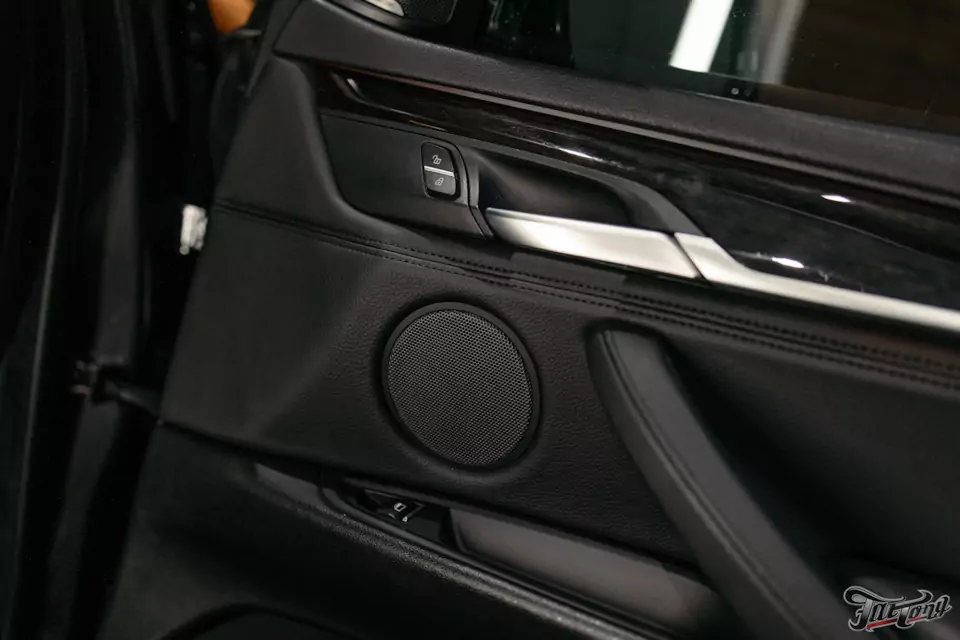 Установили на BMW X5 систему активного выхлопа Terminator! Выполнили комплексную шумоизоляцию салона и построили новую акустическую систему, провели техническое обслуживание